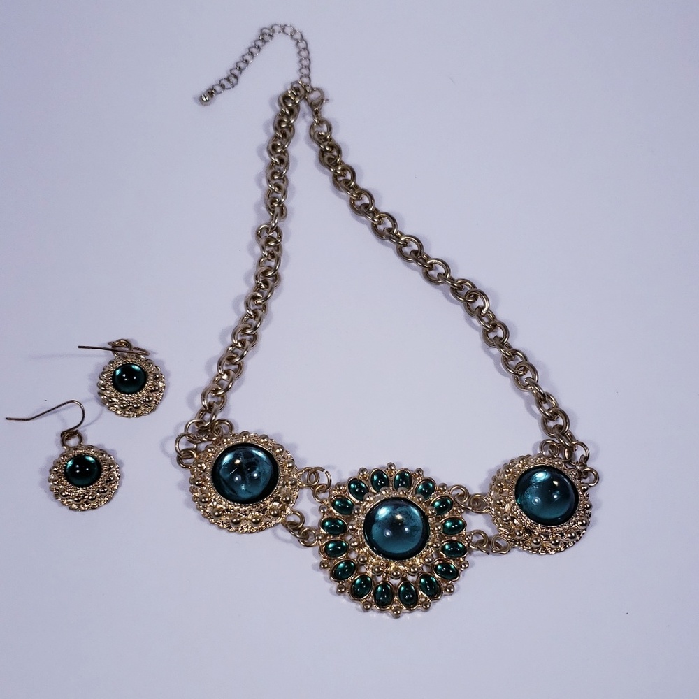 Vintage Green and Gold Necklace Earring Set - Picture 3 of 5